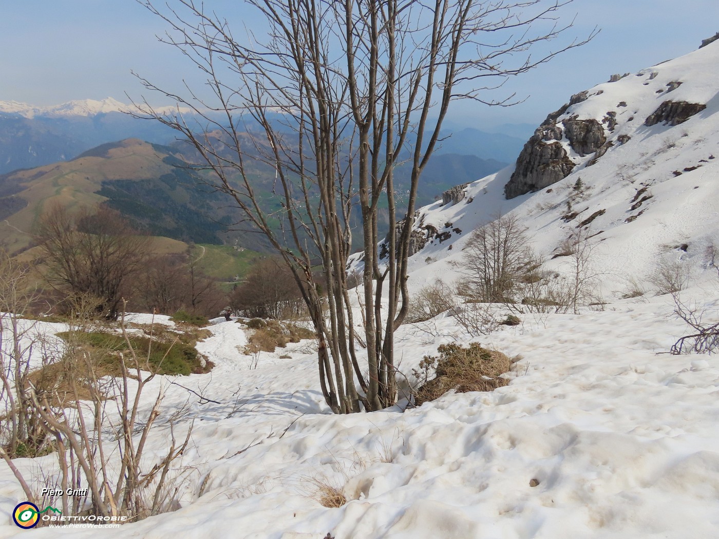 63 Scendiamo con attenzione con neve molle e scivolosa.JPG